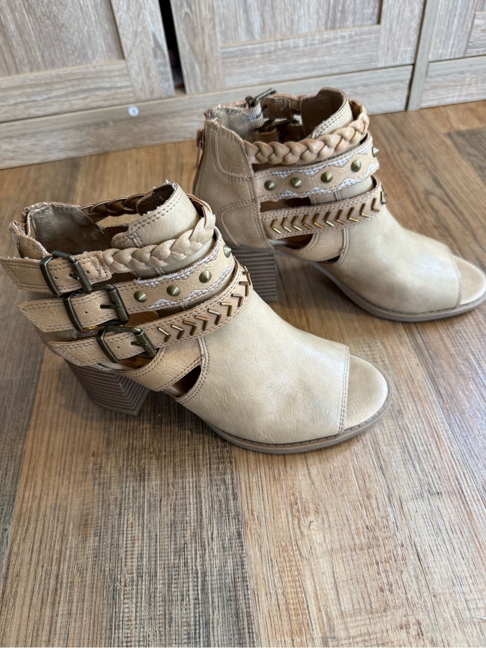 Sugar Riverdale Tan Braided Strap Peep-Toe Ankle Boots Size 6